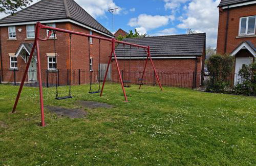 Dovefield House - Modern 3 Bed Home from Home - Alton Towers, Uttoxeter Races - Foto 41