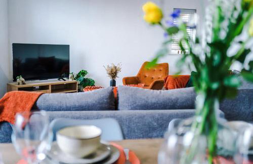 Modern 3 Bedroom House Perfect for Short and Long Stays - Foto 39