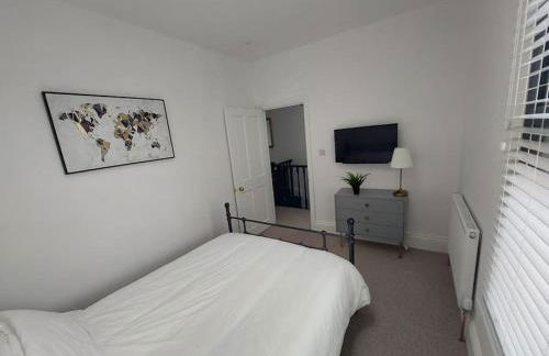 Large newly refurbished house close to harbour Free Parking - Foto 9