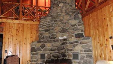 Rustic Camping Cabin with Fireplace in Private Woods near Bangor, Maine - Foto 5
