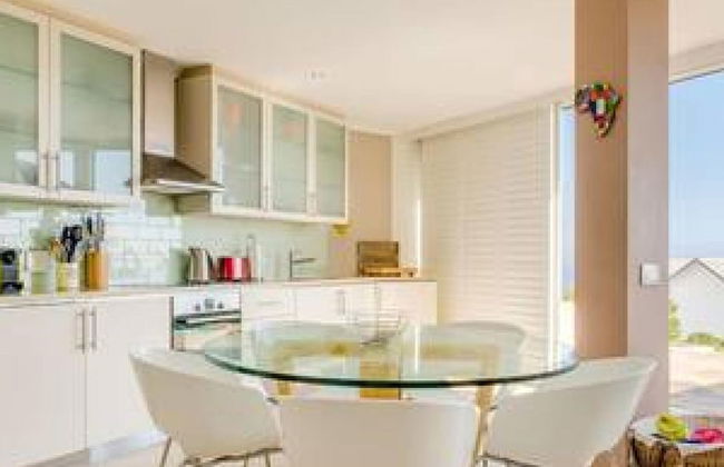 Secure Holiday Apartment w Private Pool Calico - Photo 46