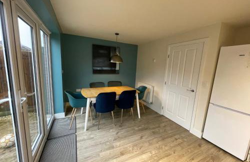 3 Beds with off-street parking for 2 cars, fast Wifi, sleeps 6 - Foto 4