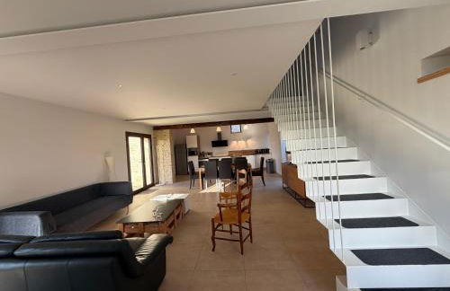 Le Pressoir, maison au calme, grand jardin, vue dégagée sur les champs, belle terrasse, 3 chambres, 2 sdb, 2 WC, parking privé, 5 kms de Bayeux et 7 kms plage d'Arromanches au coeur des plages du débarquement - Foto 31