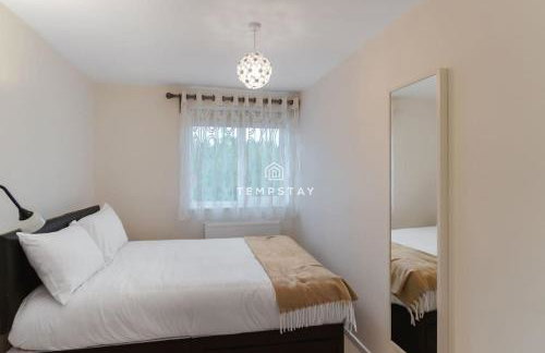 Spacious 5 bed Sunninghill with driveway parking - By Tempstay - Foto 5