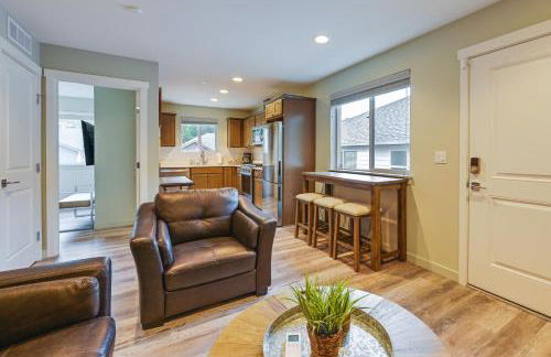 Easy Commuting! Modern SeaTac Unit with Fireplace - Foto 6