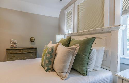 New Listing - Centrally located Beaufort home - Foto 34