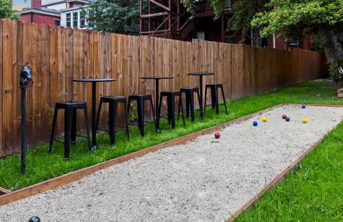 The Gatsby Carriage House Luxe Stay w Game Room - Foto 53