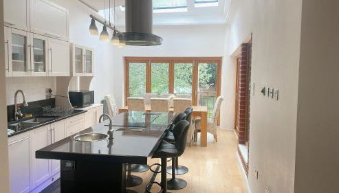 5 Bed Haven - Off Street Parking - Pool Table - Foto 2