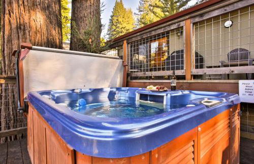 Lily Pad - Hot Tub! Private Dock! BBQ! Game Room! Walk to Town!! Fast WiFi!! Dog Friendly! - Foto 2