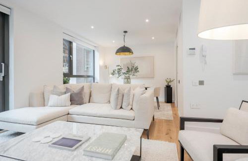 Luxury Central Mayfair Townhouse with A/C 3BR 3BA - Photo 31