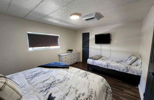 Modern Cabin with Arcade, Foosball Table and Fire Pit in Meadview, Arizona - Foto 21