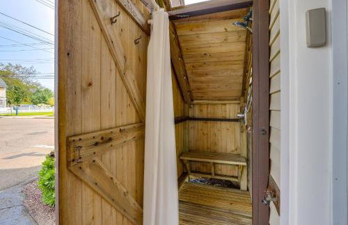 Walk to Beaches Sunny East Haven Home with Grill - Foto 28