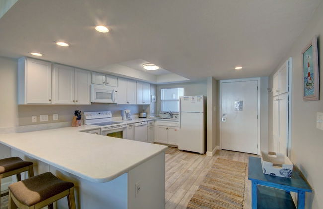 423 El Matador 2 Bedroom Condo by RedAwning - Photo 7