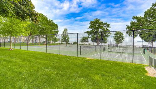 Walk to Lake Historic Lakeside Marblehead Cottage - Foto 2