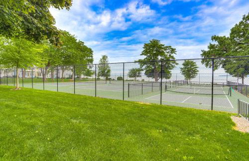 Walk to Lake Historic Lakeside Marblehead Cottage - Foto 2