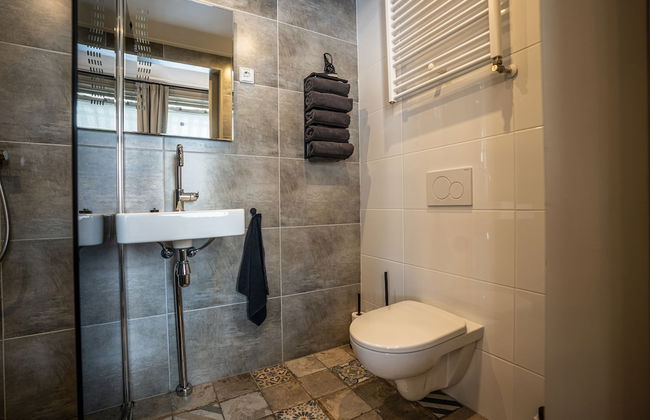 The Hogg House - Photo 13