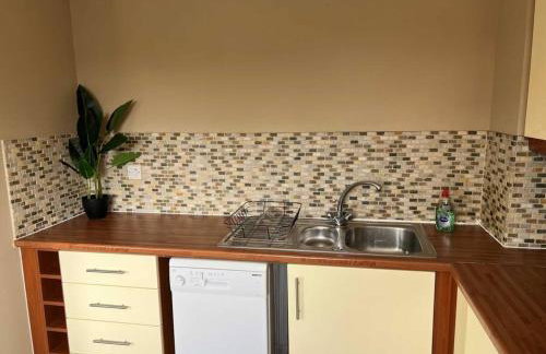 Large 4 Bedroom 3 Bathroom Town House with Secure Parking by Amazing Spaces Relocations Ltd - Foto 28