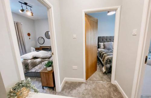 LITTLE RED HOLIDAY HOME - 2 Bed House with Free Parking within West Yorkshire, local access to the Peak District - Foto 9