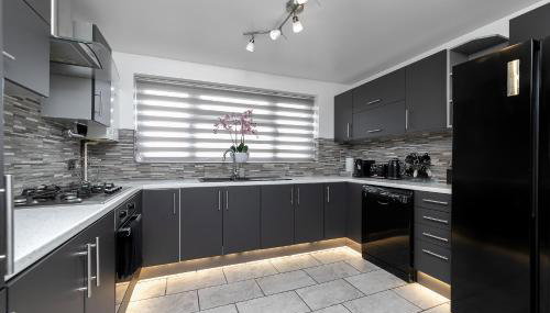 Contractors Dream~POOL TABLE~Close to Luton Airport~Three Double Bedrooms - Foto 5