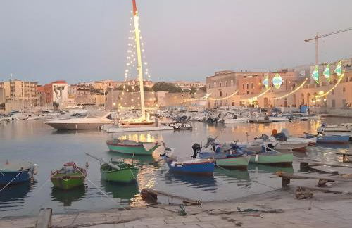 Quo Vadis Yacht in Bisceglie Harbor - Foto 26