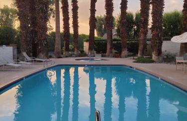 Upscale mid century on the green w Private Hot Tub - Foto 10