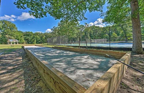 Luxury Family Home with Deck, Swim Spa and Grill! - Foto 41