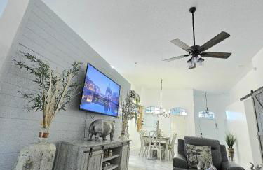 Pool house Best location in Wesley Chapel - Photo 17