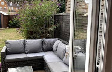 Three Bedroom House, Driveway, Bracknell Centre - Photo 15