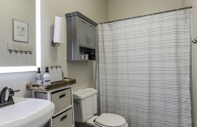 Stockyards- 4min Pet Friendly 3BR Luxe Gem - Foto 71