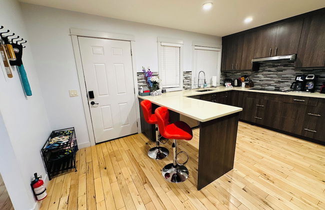 P1 - Private Hot Tub - 3 Bedroom Home - Mountain View - Photo 11