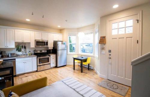 Adorable Cozy House with Parking and Loft! - Foto 37