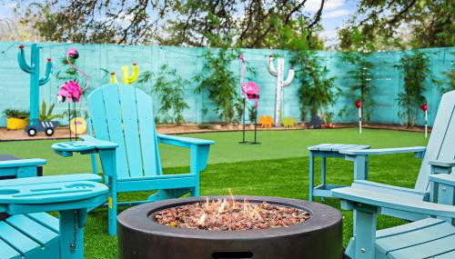 Austin Oasis Spacious 4BR Retreat with Hot Tub Cowboy Pool and Infrared Sauna Perfect for Families and Bachelorettes - Photo 4