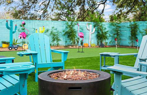 Austin Oasis Spacious 4BR Retreat with Hot Tub Cowboy Pool and Infrared Sauna Perfect for Families and Bachelorettes - Photo 4