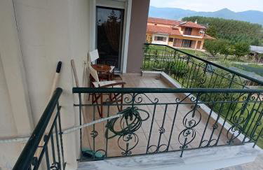 Η Αυλή - Photo 53