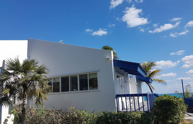 Spacious Villa On The Beach - Photo 39