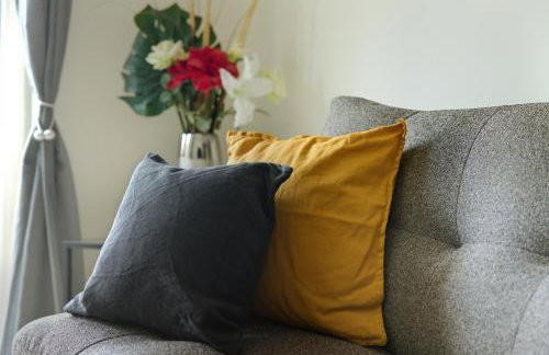 Steps from Train Station - Modern 2-Bedroom with Balcony & Cambridge Amenities, Family Friendly - Foto 15