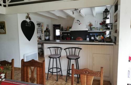 Maison familiale au calme avec piscine en bordure de forêt - Foto 14