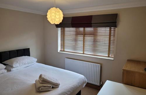 The Holbein Three bedroom home near tilgate park private parking and garden - Foto 4