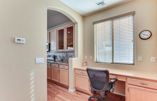 4 Mi to Surprise Stadium! Home with Furnished Patio - Foto 8