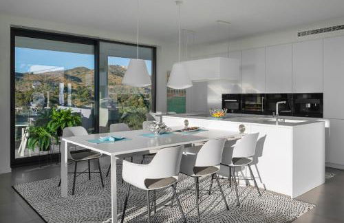 4-Bedroom Modern Villa with Sea View - Photo 19