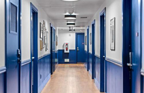 The Neon Elm Hotel - Foto 25