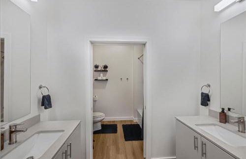 New Downtown Luxury APT ' 2 King Beds, Free Parking, Fast Wi-Fi & Gym Access! - Foto 18