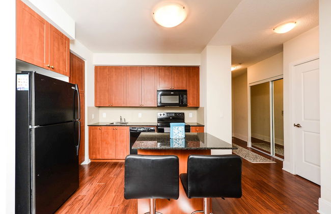 Sarkar Suites - 330 Burnhamthorpe Road - Photo 15