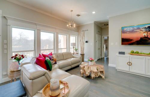 Near Joe Pool Lake! Luxe Getaway with Shared Pool - Foto 8