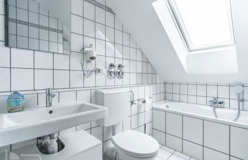 Voll ausgestattete Apartments mit Einzelbetten - Küche - WLAN - PKW-Parkplatz - Foto 44