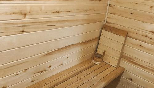 Cozy Home with Sauna 5 bedrooms 3 bathrooms Sleeps 12 - Photo 4