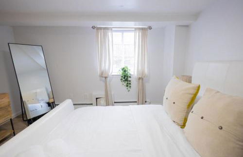 Retro 2 bedroom basement APT with free parking - Foto 16