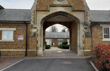 The Stables a Contractor Family 2 bed Town House in Central Melton Mowbray - Photo 12