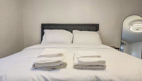 Spacious 3BR Niagara Falls Home with King Bed & Parking 18 Blocks from the Falls - Foto 4