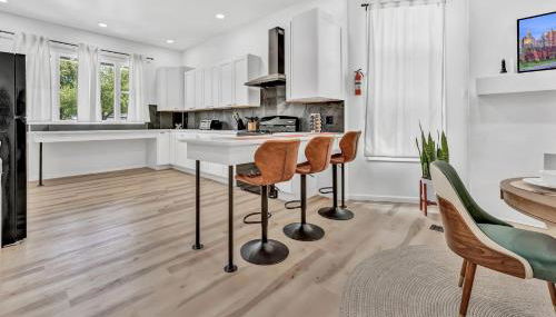 Trendy Two-Level Apartment - Foto 2